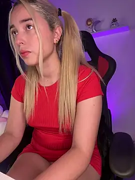 Snapshot of Irisweet_ chatting on 02.05.25 Irisweet online show from 02.05.25