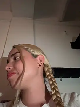 Snapshot of Irisweet_ chatting on 02.09.25 Irisweet online show from 02.09.25