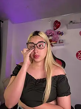 Snapshot of Irisweet_ chatting on 02.19.25 Irisweet online show from 02.19.25