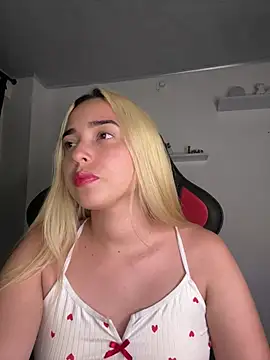 Snapshot of Irisweet_ chatting on 02.23.25 Irisweet online show from 02.23.25