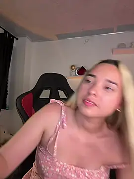 Snapshot of Irisweet_ chatting on 03.05.25 Irisweet online show from 03.05.25