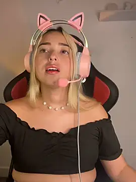 Snapshot of Irisweet_ chatting on 03.18.25 Irisweet online show from 03.18.25