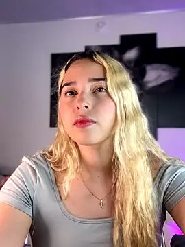 Snapshot of Irisweet_ chatting on 09.13.25 Irisweet online show from 09.13.25