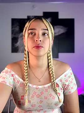 Snapshot of Irisweet_ chatting on 09.14.25 Irisweet online show from 09.14.25