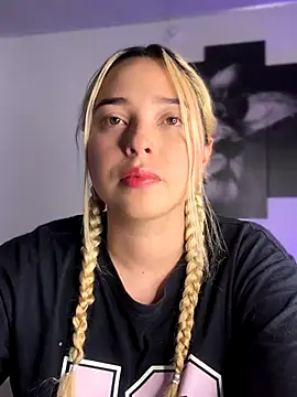 Snapshot of Irisweet_ chatting on 09.15.25 Irisweet online show from 09.15.25