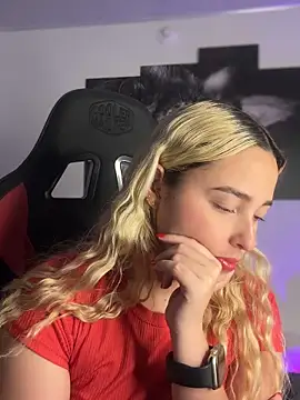 Snapshot of Irisweet_ chatting on 09.17.25 Irisweet online show from 09.17.25