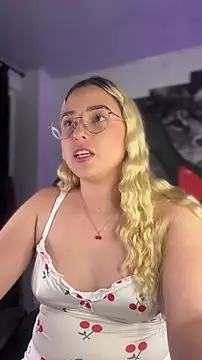 Snapshot of Irisweet_ chatting on 10.23.25 Irisweet online show from 10.23.25