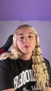 Snapshot of Irisweet_ chatting on 11.05.25 Irisweet online show from 11.05.25