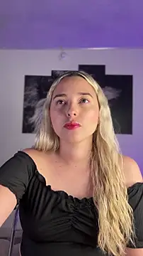 Snapshot of Irisweet_ chatting on 11.19.25 Irisweet online show from 11.19.25