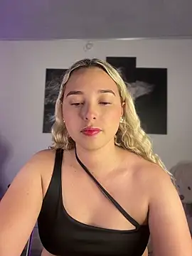 Snapshot of Irisweet_ chatting on 11.21.25 Irisweet online show from 11.21.25