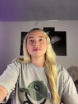 Snapshot of Irisweet_ chatting on 11.25.25 Irisweet online show from 11.25.25