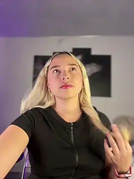 Snapshot of Irisweet_ chatting on 11.26.25 Irisweet online show from 11.26.25