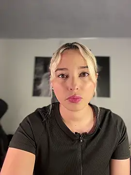 Snapshot of Irisweet_ chatting on 12.02.25 Irisweet online show from 12.02.25