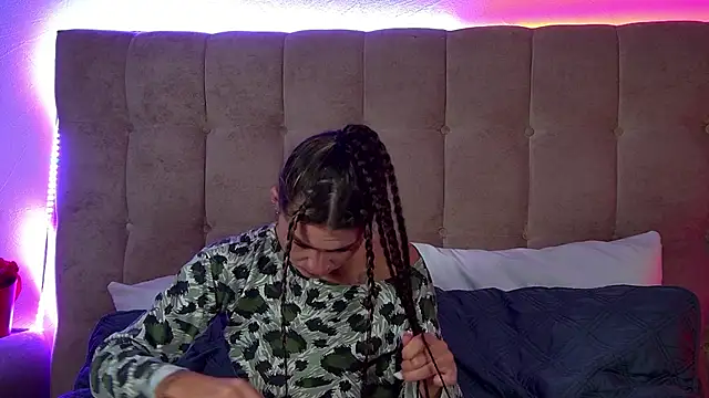 Snapshot of RachelSimpson chatting on 10.12.25 RachelSimpson online show from 10.12.25