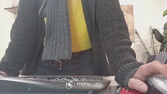 Snapshot of der_dino30 chatting on 12.25.24 der dino30 online show from 12.25.24