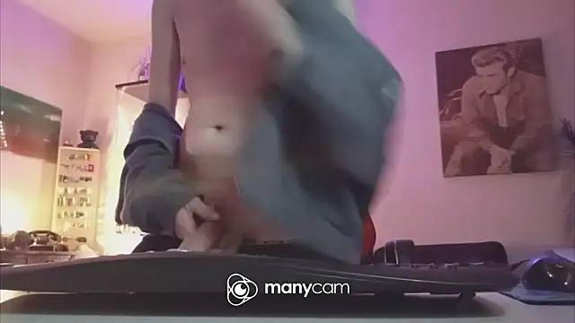 Snapshot of der_dino30 chatting on 01.14.25 der dino30 online show from 01.14.25