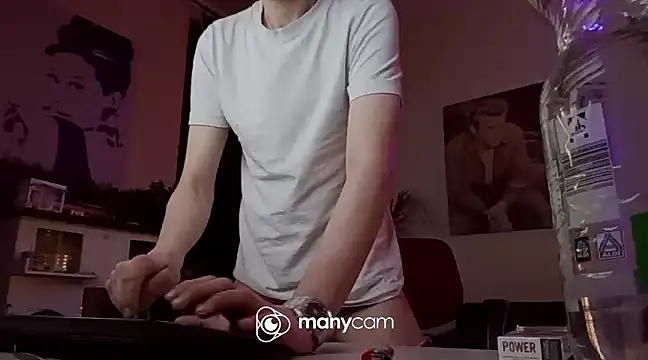 Snapshot of der_dino30 chatting on 03.21.25 der dino30 online show from 03.21.25