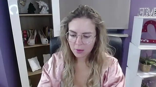 Zoey Erotic online show from 09.26.25