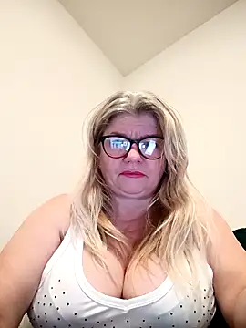 Snapshot of Diana_49 chatting on 04.11.26 Diana 49 online show from 04.11.26