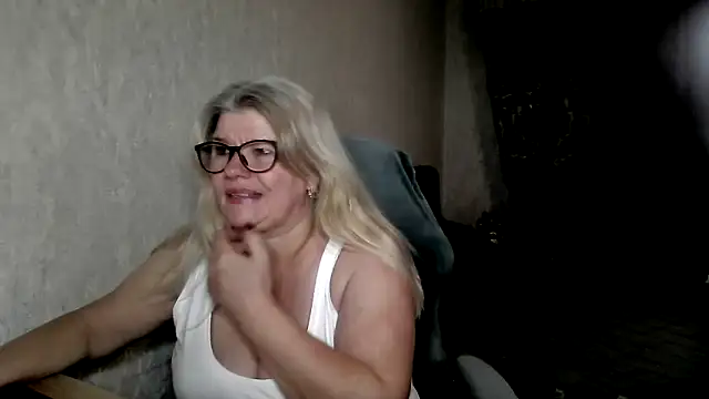 Snapshot of Diana_49 chatting on 04.21.26 Diana 49 online show from 04.21.26