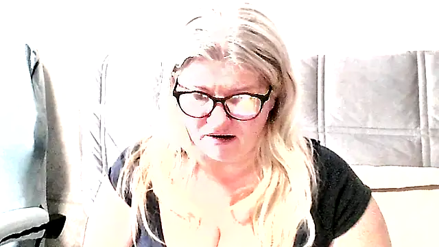Snapshot of Diana_49 chatting on 04.22.26 Diana 49 online show from 04.22.26