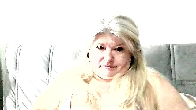 Snapshot of Diana_49 chatting on 04.24.26 Diana 49 online show from 04.24.26