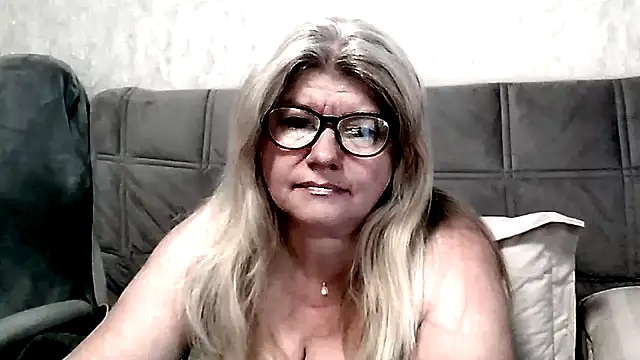 Snapshot of Diana_49 chatting on 04.25.26 Diana 49 online show from 04.25.26