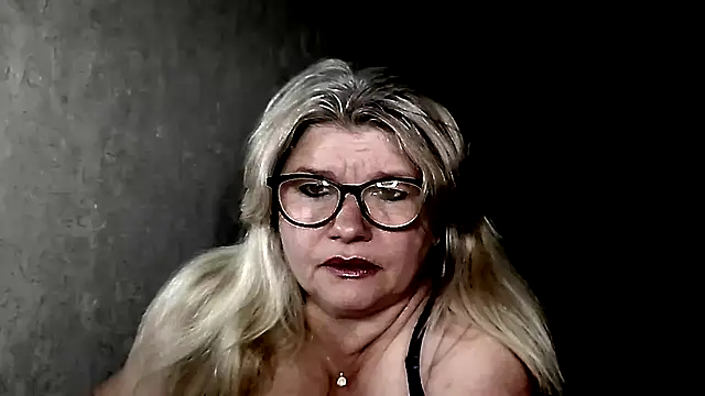 Snapshot of Diana_49 chatting on 04.26.26 Diana 49 online show from 04.26.26