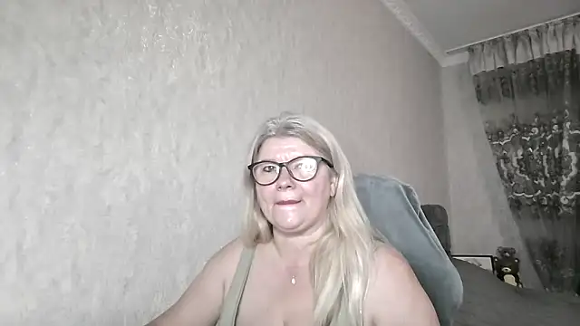 Snapshot of Diana_49 chatting on 05.06.26 Diana 49 online show from 05.06.26