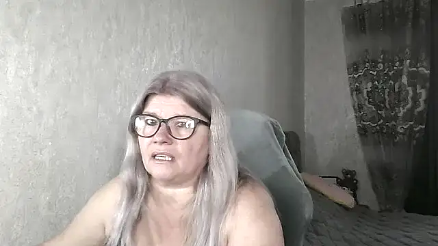 Snapshot of Diana_49 chatting on 05.27.26 Diana 49 online show from 05.27.26