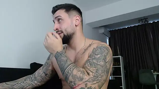 Snapshot of _DylanGreen chatting on 11.01.25 DylanGreen online show from 11.01.25