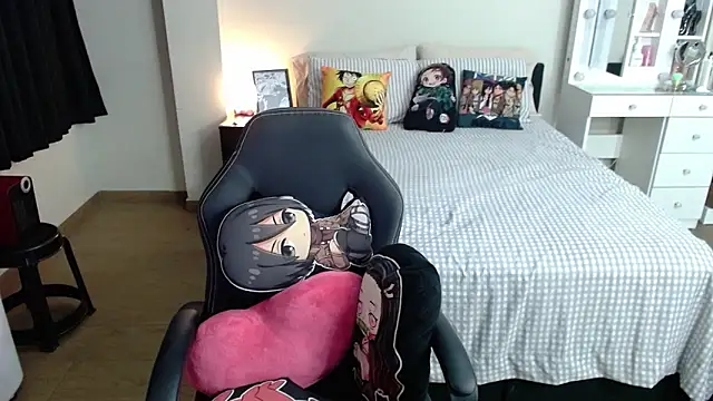 Snapshot of kittykat18x chatting on 01.24.25 kittykat18x online show from 01.24.25