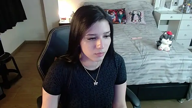 Snapshot of kittykat18x chatting on 10.28.25 kittykat18x online show from 10.28.25