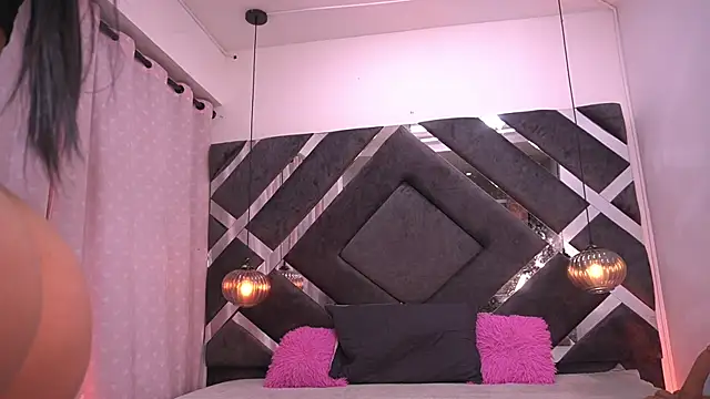 Snapshot of violeta_aroca chatting on 01.21.25 violeta aroca online show from 01.21.25