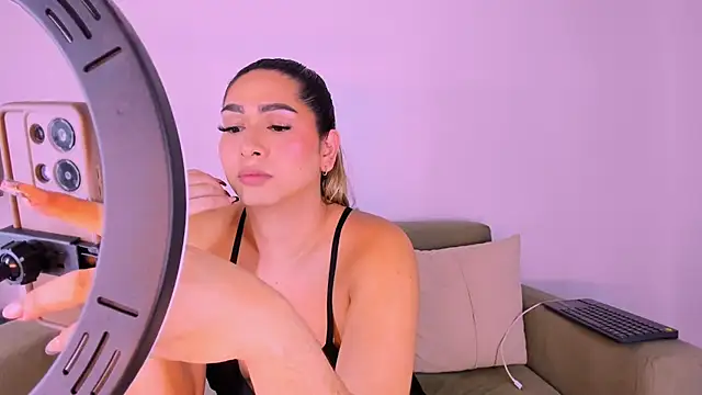 Snapshot of ISABELLASSMITH chatting on 02.25.25 ISABELLASSMITH online show from 02.25.25