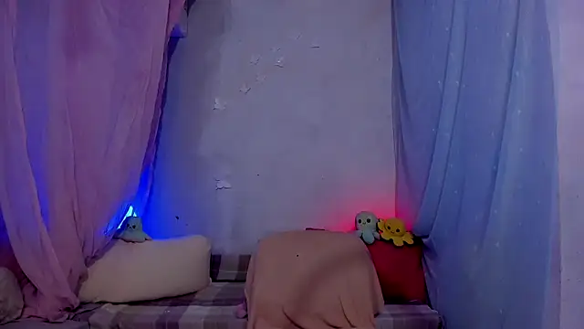 Snapshot of LickLizzy chatting on 01.17.25 LickLizzy online show from 01.17.25