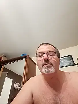 Snapshot of mike9473 chatting on 11.17.25 mike9473 online show from 11.17.25