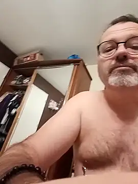 Snapshot of mike9473 chatting on 11.19.25 mike9473 online show from 11.19.25