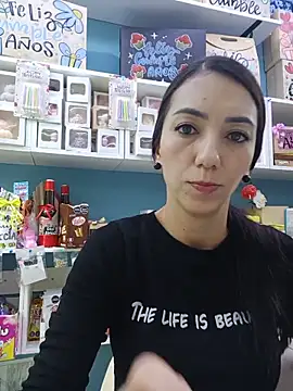 Snapshot of LunaZambrano chatting on 06.10.26 LunaZambrano online show from 06.10.26