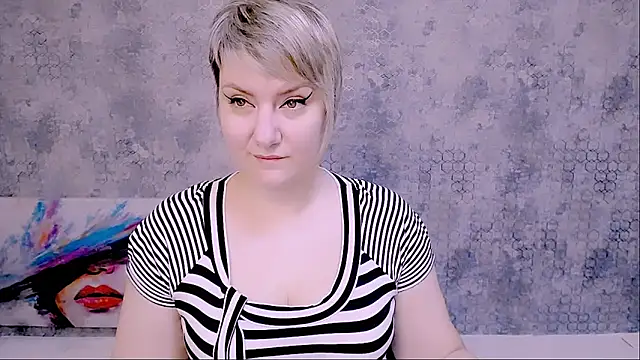 Snapshot of Djullia chatting on 02.03.25 Djullia online show from 02.03.25