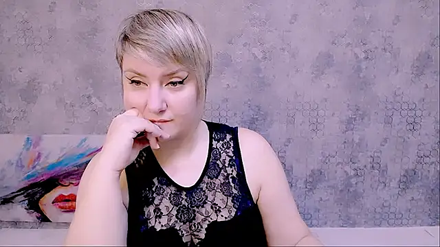 Snapshot of Djullia chatting on 03.06.25 Djullia online show from 03.06.25