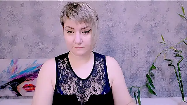 Snapshot of Djullia chatting on 10.25.25 Djullia online show from 10.25.25