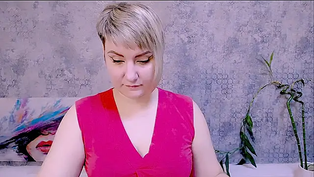 Snapshot of Djullia chatting on 11.25.25 Djullia online show from 11.25.25