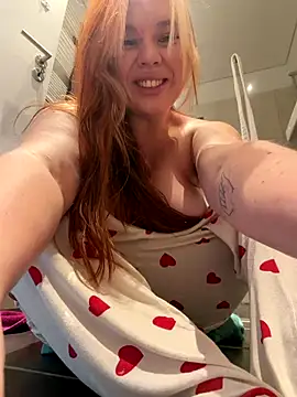 AnjaAmelia online show from 12.18.25