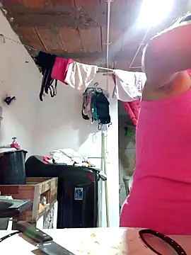 Snapshot of annie-19 chatting on 12.19.24 annie-19 online show from 12.19.24