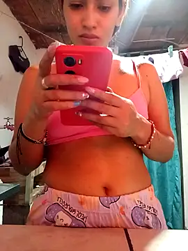 Snapshot of annie-19 chatting on 01.23.25 annie-19 online show from 01.23.25