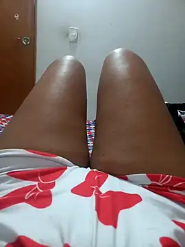 Snapshot of annie-19 chatting on 09.24.25 annie-19 online show from 09.24.25