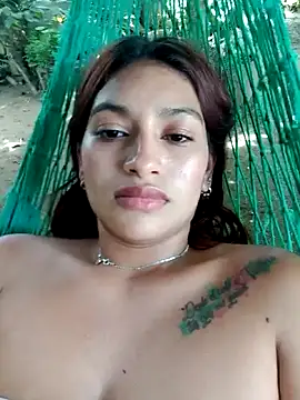 Snapshot of annie-19 chatting on 10.12.25 annie-19 online show from 10.12.25