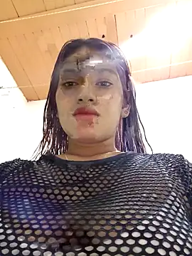 Snapshot of annie-19 chatting on 10.21.25 annie-19 online show from 10.21.25