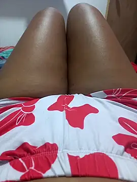 Snapshot of annie-19 chatting on 11.13.25 annie-19 online show from 11.13.25